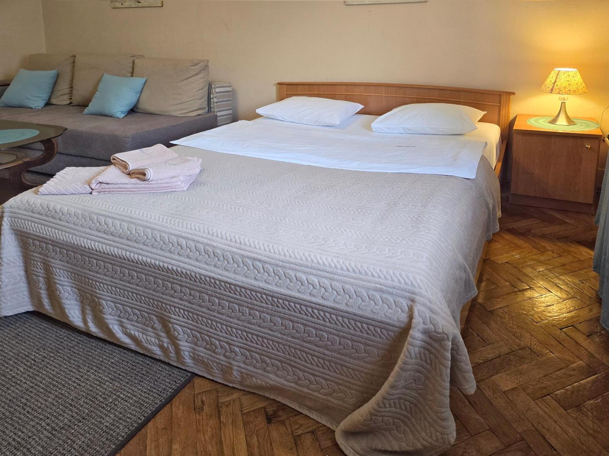Home Hotel Apartments On Lva Tolstogo Kiev Eksteriør billede
