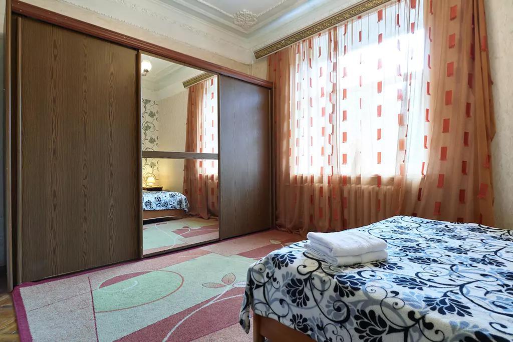 Home Hotel Apartments On Lva Tolstogo Kiev Eksteriør billede